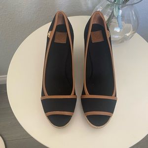 Tory Burch Black/Royal Tan Majorca 85MM logo wedge - Size 9.5